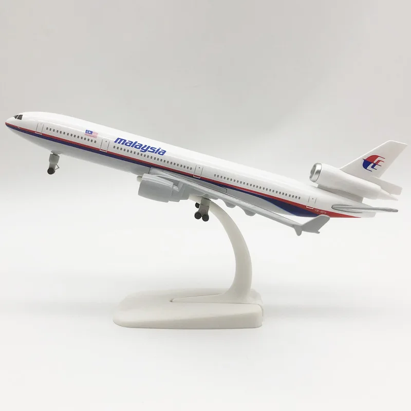FedEx MD-11 20cm Diecast Aircraft Model 2 FedEx MD-11 20cm Diecast Aircraft Model - Image 2