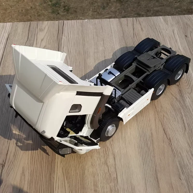 Detailed 1/24 CNHTC HOHAN N7X Truck Model 5 Detailed 1/24 CNHTC HOHAN N7X Truck Model - Image 5