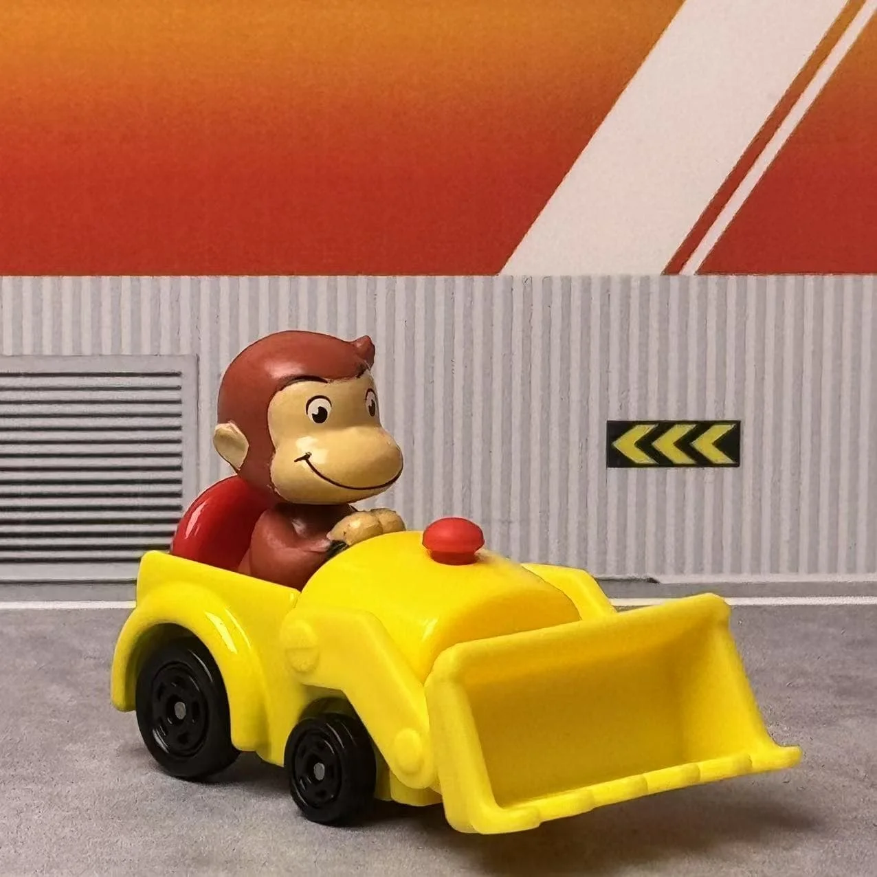 Curious George Excavator Bus Diecast Model 1:64 5 Curious George Excavator Bus Diecast Model 1:64 - Image 5