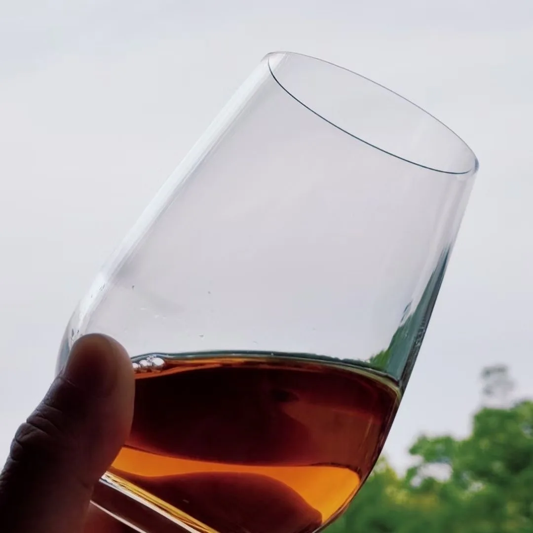 Outdoor Portable Wine & Whiskey Set in Leather 4 Outdoor Portable Wine & Whiskey Set in Leather - Image 4