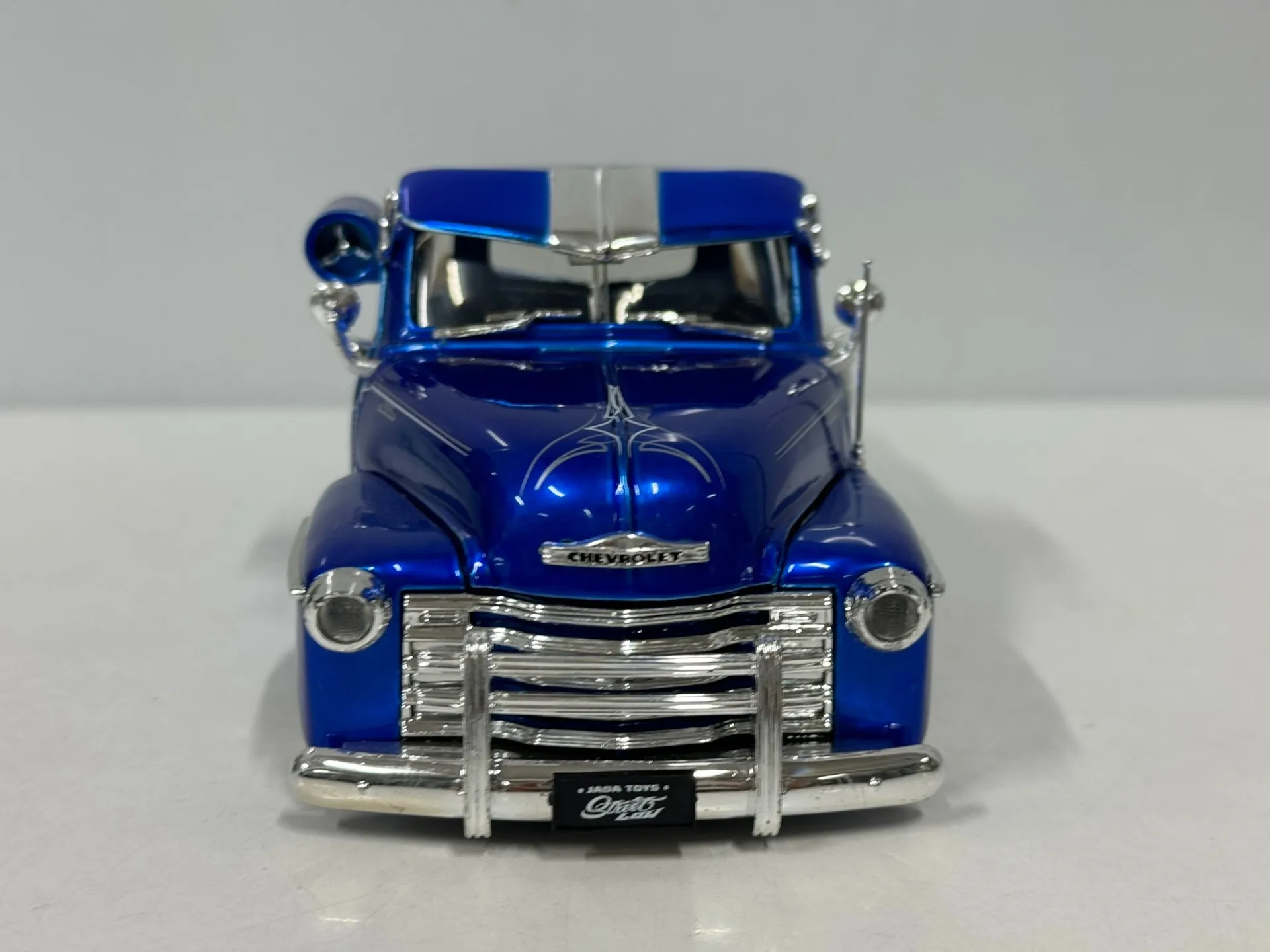 Vintage Blue Diecast Chevrolet Pickup Model 1:24 Scale 3 Vintage Blue Diecast Chevrolet Pickup Model 1:24 Scale - Image 3