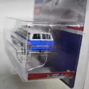 1990 Suburban K2500 Scottsdale Diecast Model 7 Sbd16240d022a44f8b6bdfa7328fc800dZ