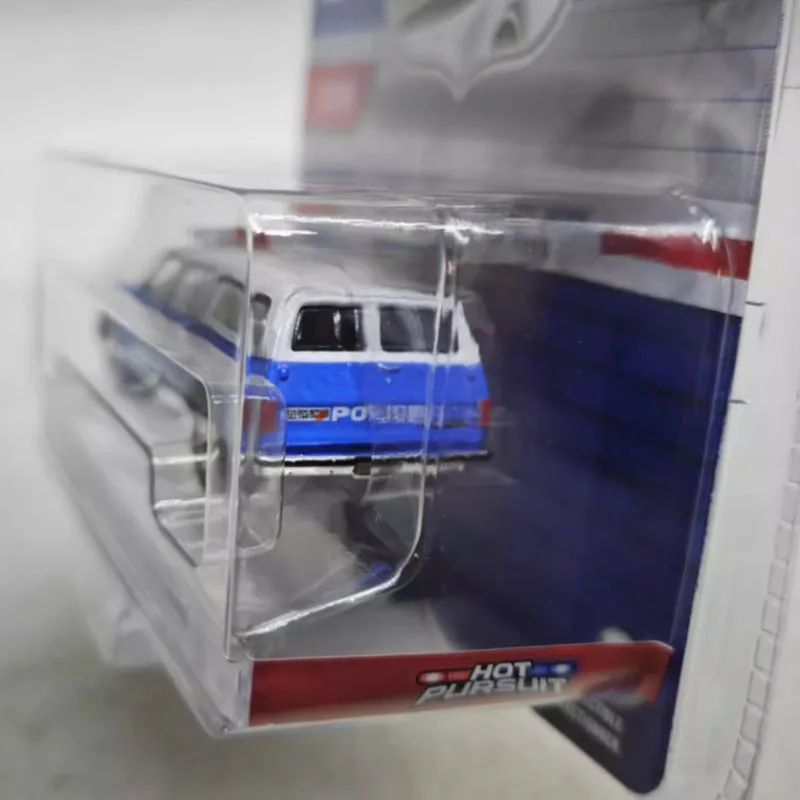 1990 Suburban K2500 Scottsdale Diecast Model 4 1990 Suburban K2500 Scottsdale Diecast Model - Image 4