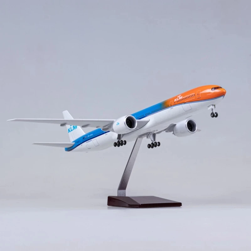 Resin Boeing 777 Model 1/157 Scale with LED Light 3 Resin Boeing 777 Model 1/157 Scale with LED Light - Image 3