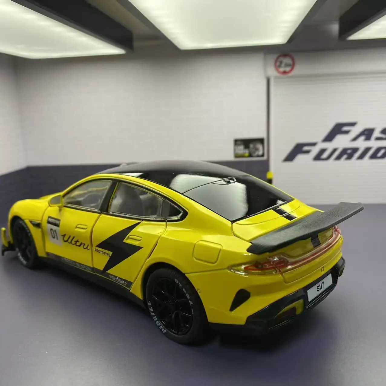 1:24 Die-Cast Sports Car Model with Sound 5 1:24 Die-Cast Sports Car Model with Sound - Image 5