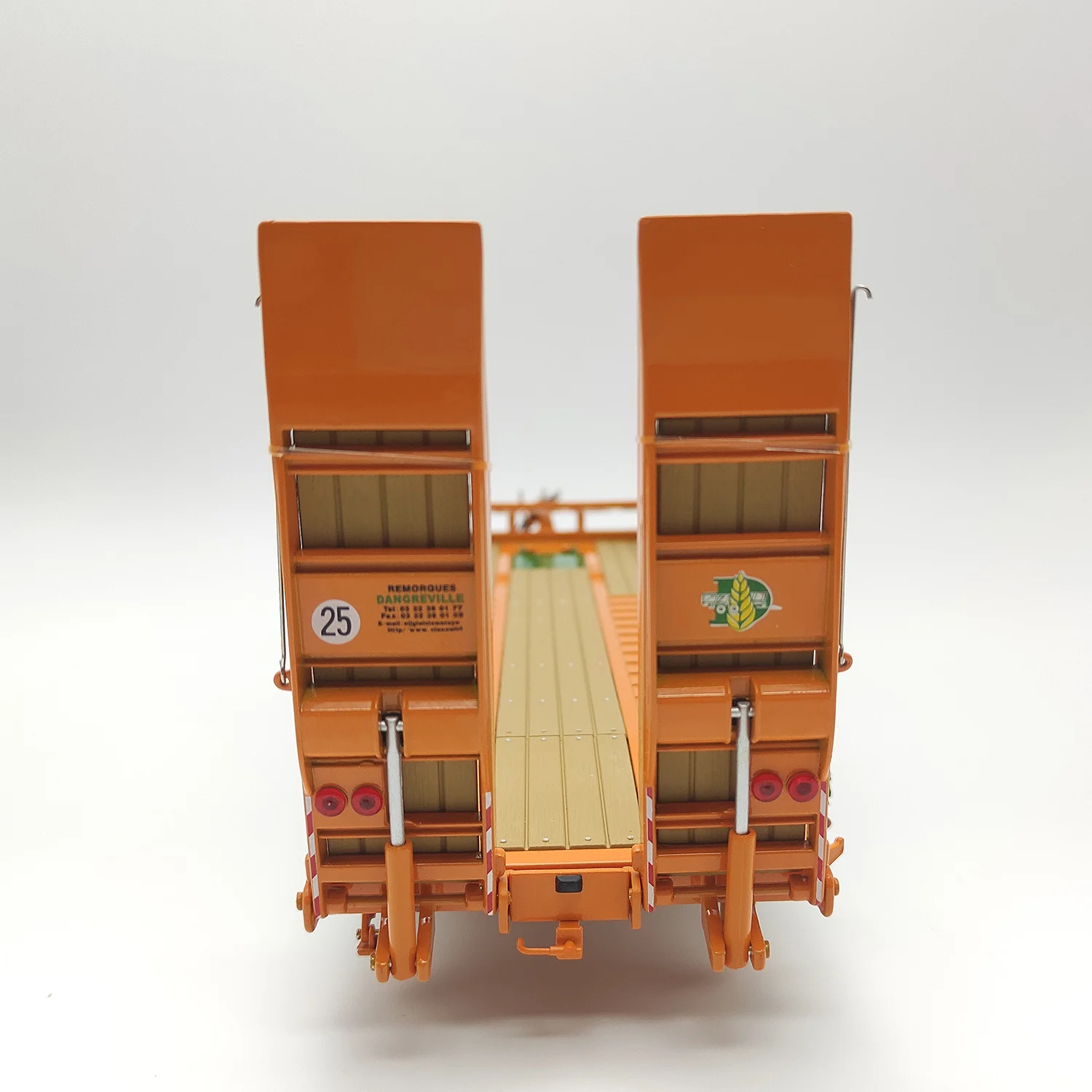 1:32 Scale UH Dangreville Trailer Model 4 1:32 Scale UH Dangreville Trailer Model - Image 4