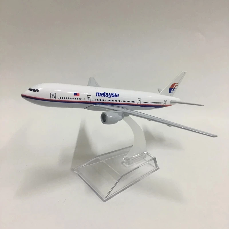 Malaysia Airlines Boeing 777 Model 1/400 Scale 4 Malaysia Airlines Boeing 777 Model 1/400 Scale - Image 4
