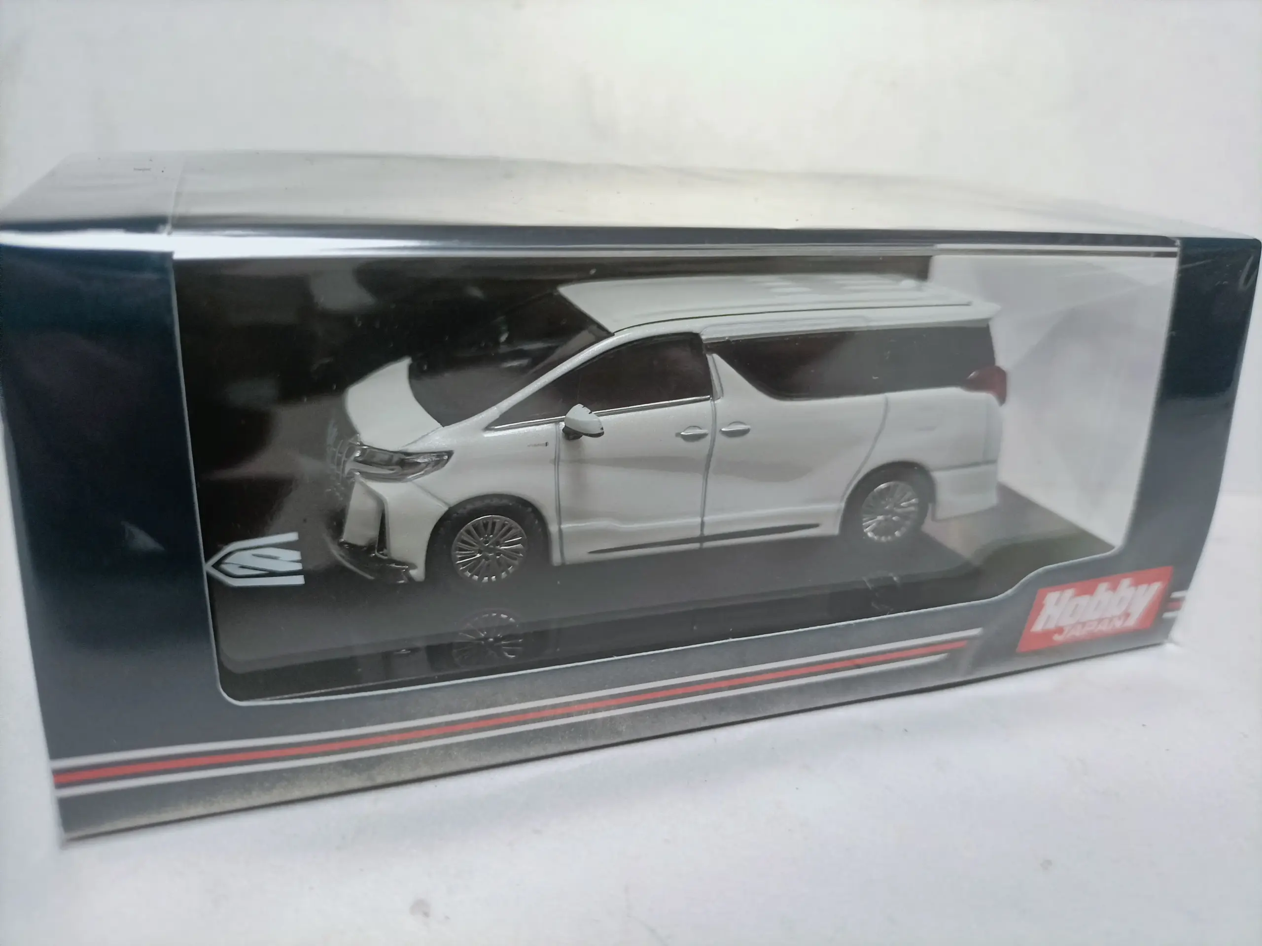 1:64 Scale Toyota Alphard Diecast Model 5 1:64 Scale Toyota Alphard Diecast Model - Image 5