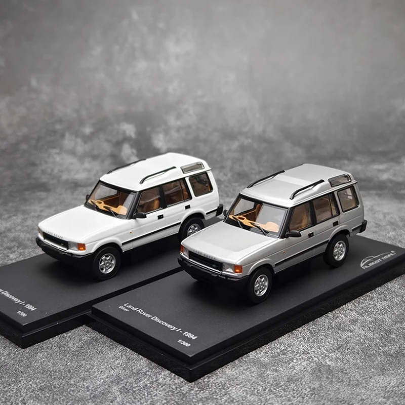1994 Discovery 1 Diecast Model 1:43 White 3 1994 Discovery 1 Diecast Model 1:43 White - Image 3
