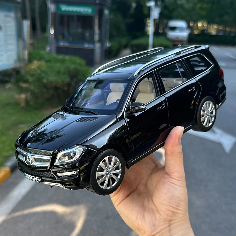 Black Diecast Mercedes-Benz GL500 SUV Model 7 Black Diecast Mercedes-Benz GL500 SUV Model - Image 7