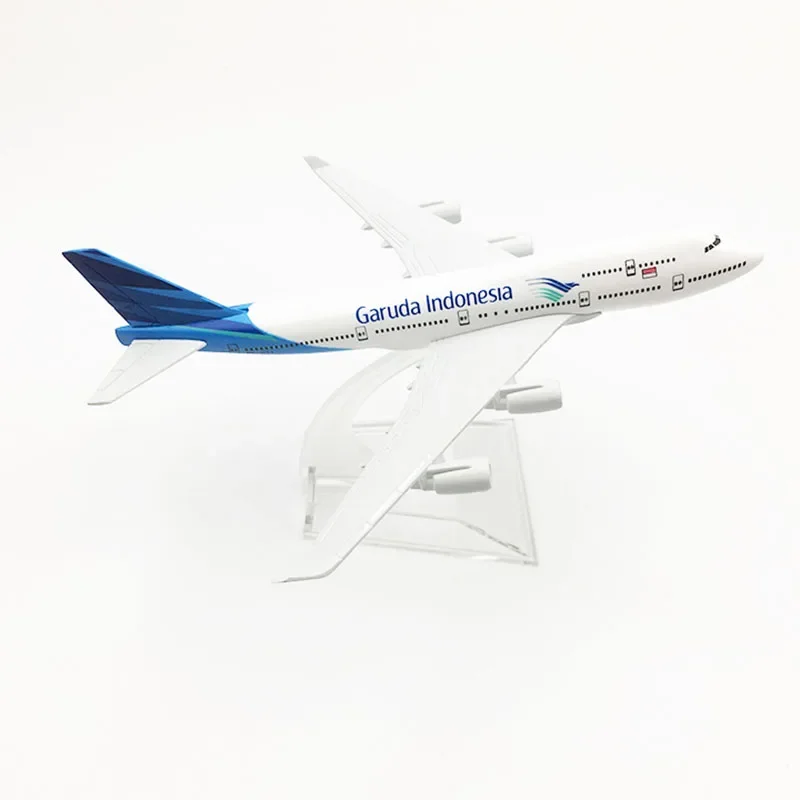 Garuda Indonesia Boeing 747 Diecast Model 1:400 5 Garuda Indonesia Boeing 747 Diecast Model 1:400 - Image 5