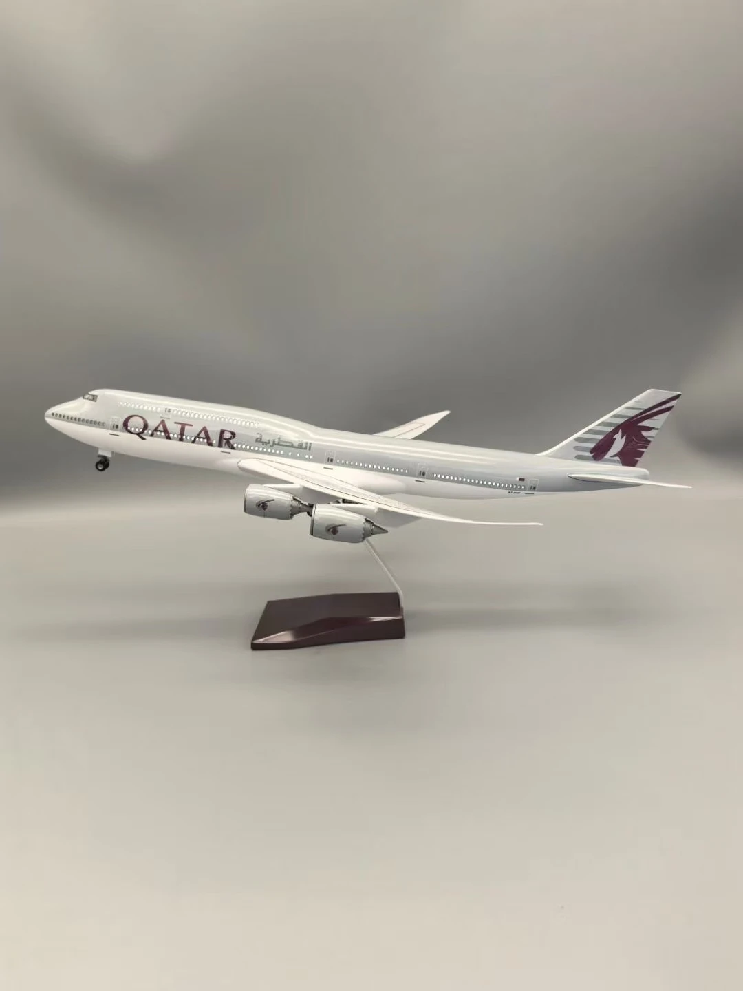 Qatar Airways Boeing 747-8 Model 1/150 Scale 4 Qatar Airways Boeing 747-8 Model 1/150 Scale - Image 4