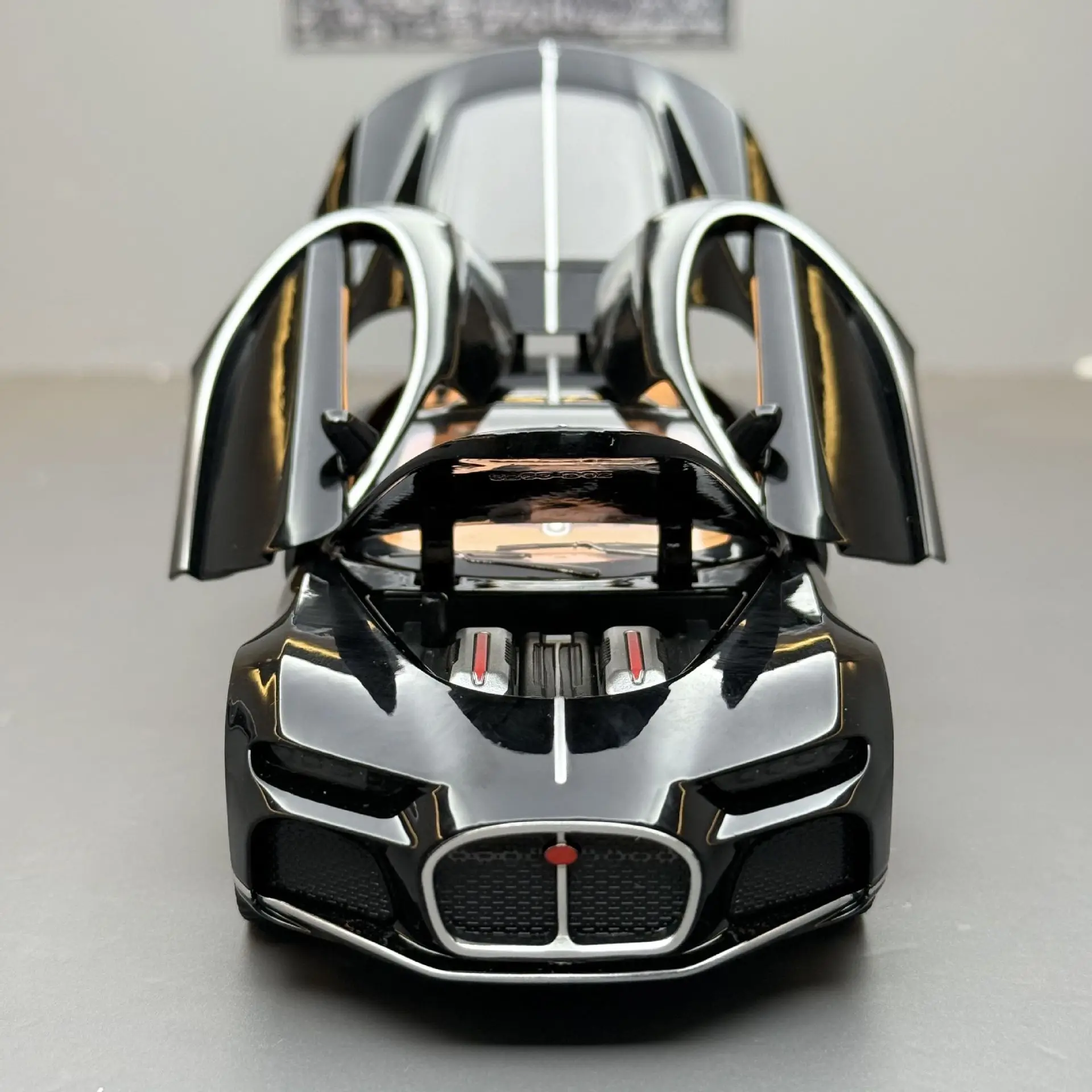 1:24 Scale Black Diecast Sports Car Model 4 1:24 Scale Black Diecast Sports Car Model - Image 4