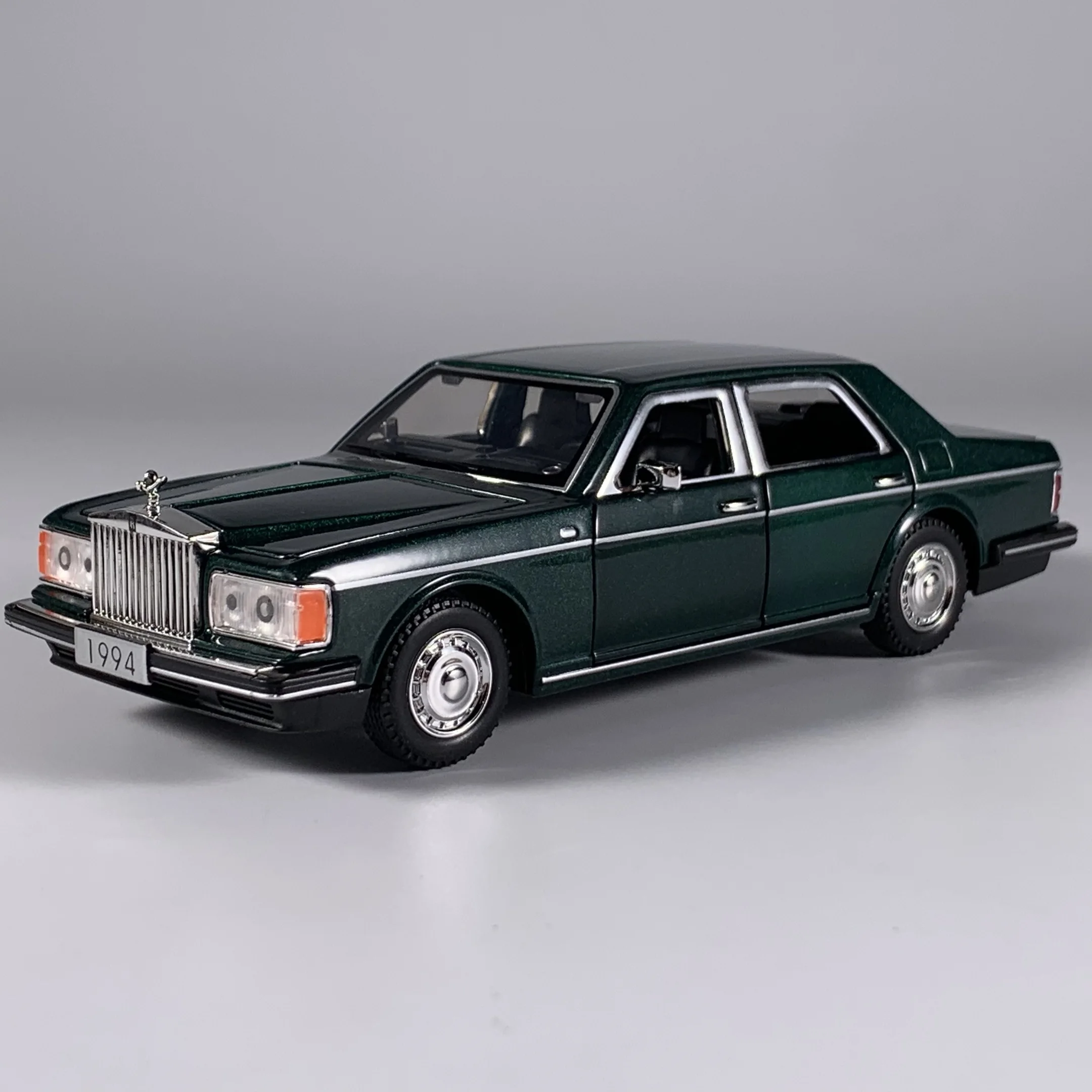 1994 Rolls Royce Silver Spur Diecast Model in Green 9 1994 Rolls Royce Silver Spur Diecast Model in Green - Image 9