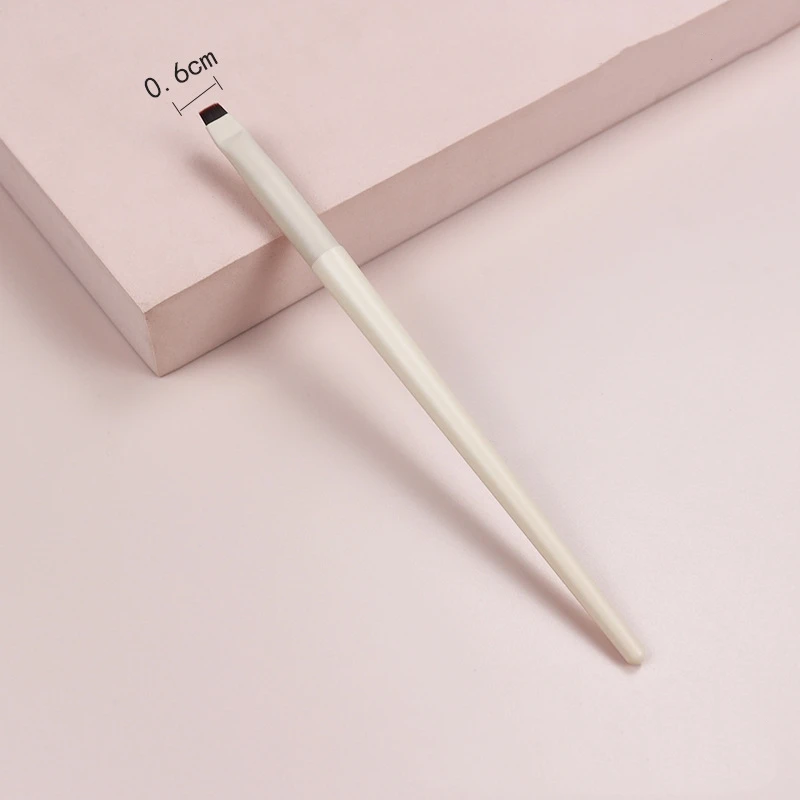 Precision Flat Eyeliner Brush for Detailed Looks 3 Precision Flat Eyeliner Brush for Detailed Looks - Image 3