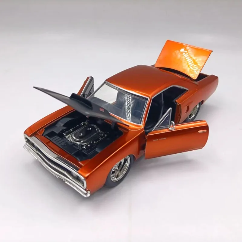 Vibrant 1:24 Diecast Plymouth Road Runner Model 2 Vibrant 1:24 Diecast Plymouth Road Runner Model - Image 2
