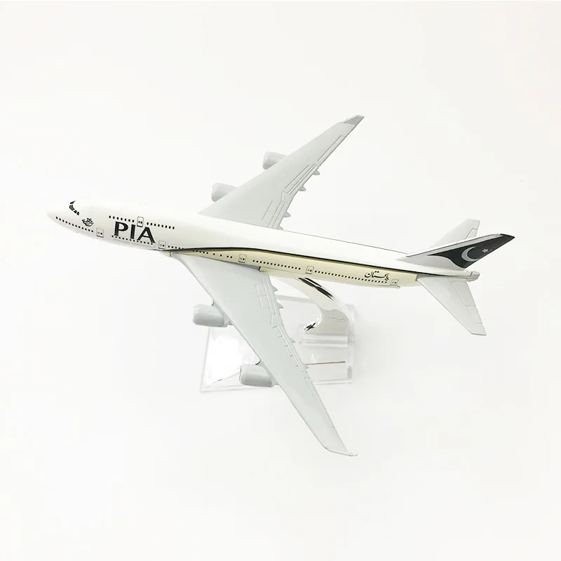 Pakistan Airlines Boeing 747 Model - 16cm Diecast 3 Pakistan Airlines Boeing 747 Model - 16cm Diecast - Image 3