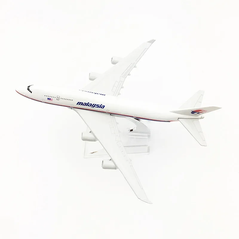 Malaysia Airlines Boeing 747 Miniature Model 1/400 5 Malaysia Airlines Boeing 747 Miniature Model 1/400 - Image 5