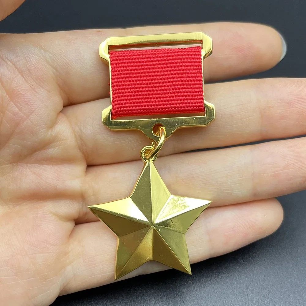 Soviet-Style Medal with Hammer and Sickle Emblem 5 Soviet-Style Medal with Hammer and Sickle Emblem - Image 5