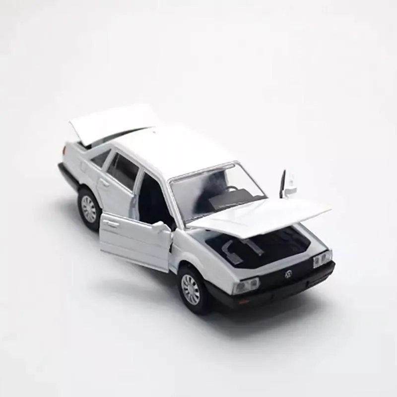 Vintage 1:32 Scale Diecast Car Model 5 Vintage 1:32 Scale Diecast Car Model - Image 5