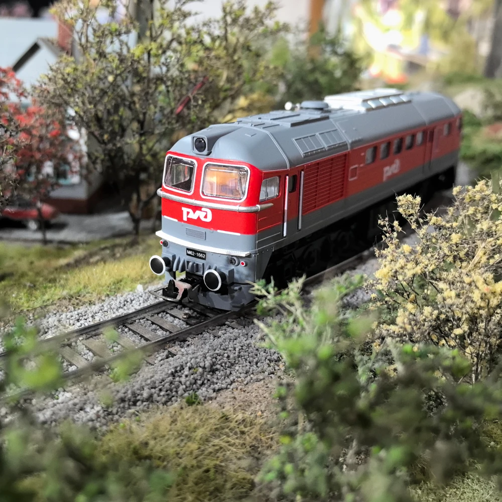 Vibrant Russian M62 HO Scale Diesel Locomotive 2 Vibrant Russian M62 HO Scale Diesel Locomotive - Image 2