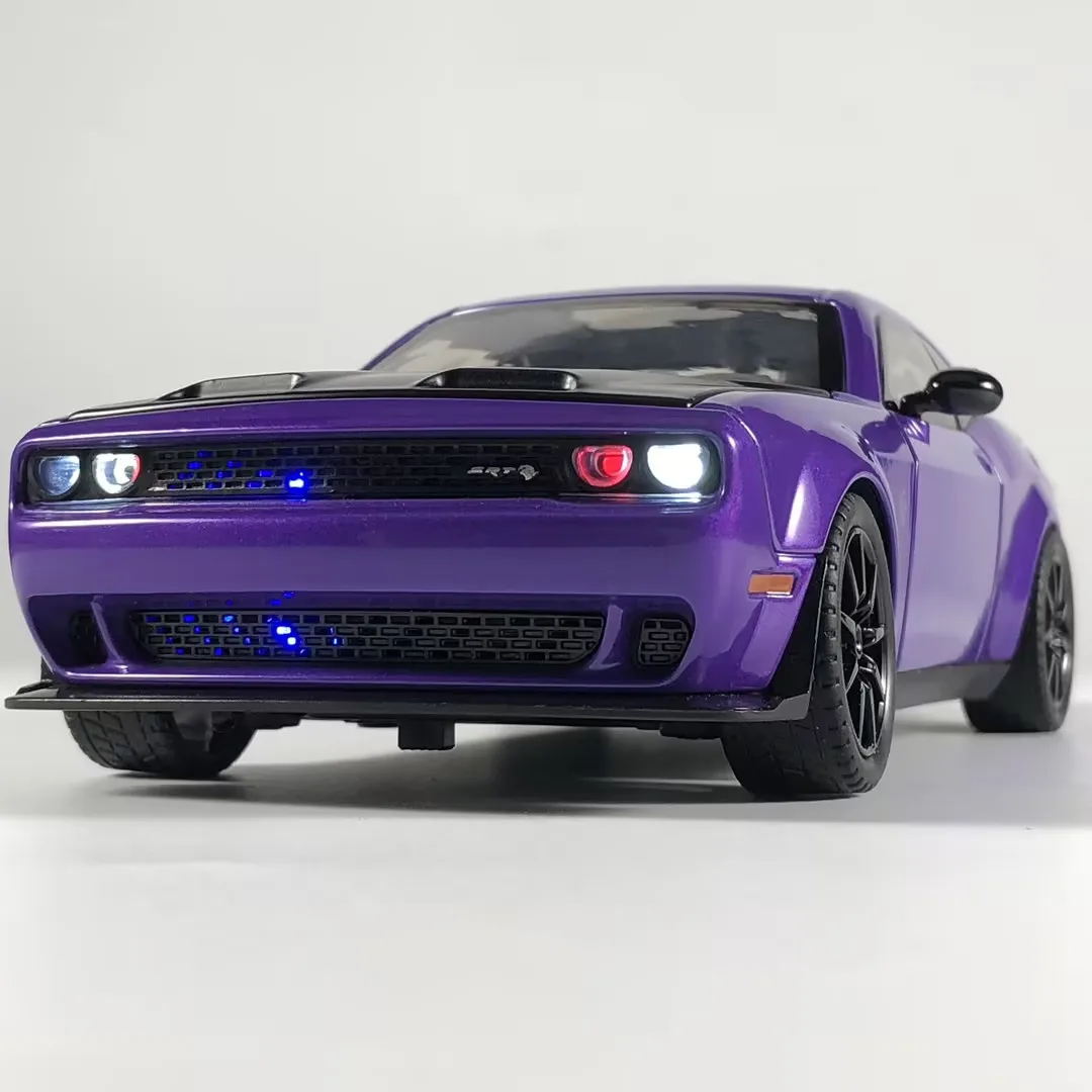 Green Dodge Challenger Hellcat Diecast Model 1:24 Scale 5 Green Dodge Challenger Hellcat Diecast Model 1:24 Scale - Image 5
