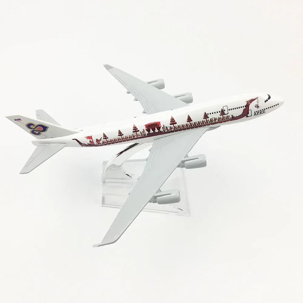 Thai Airways B747 Collectible Model, 16 cm 4 Thai Airways B747 Collectible Model, 16 cm - Image 4