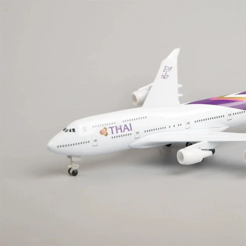 B747 Thai Airways Diecast Aircraft Model - 20cm 4 B747 Thai Airways Diecast Aircraft Model - 20cm - Image 4