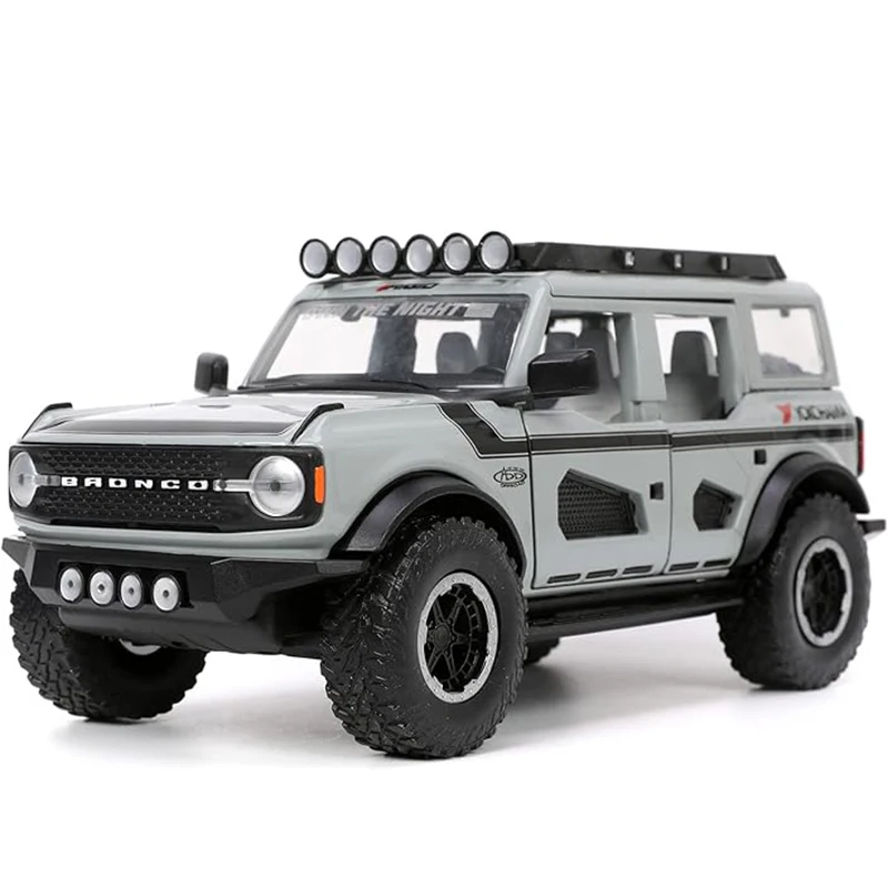 2021 Ford Bronco 1:24 Diecast Model in Silver 4 2021 Ford Bronco 1:24 Diecast Model in Silver - Image 4