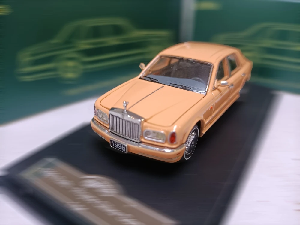 White Diecast Rolls-Royce Silver Seraph Model 7 White Diecast Rolls-Royce Silver Seraph Model - Image 7