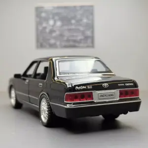 1:32 Alloy Toyota Crown Miniature Model 14 Sc85b04a9fef34d40adf73237e504c158d