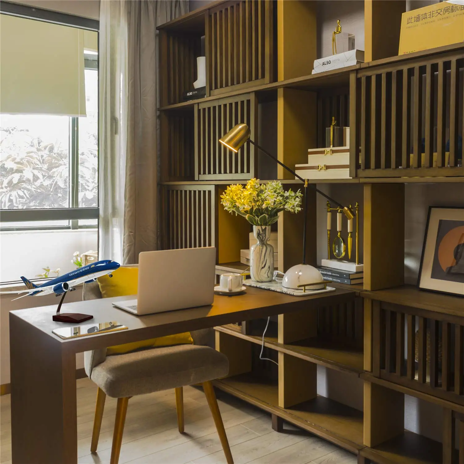 Vietnam Airlines 47cm Diecast Aircraft Model with LED 4 Vietnam Airlines 47cm Diecast Aircraft Model with LED - Image 4