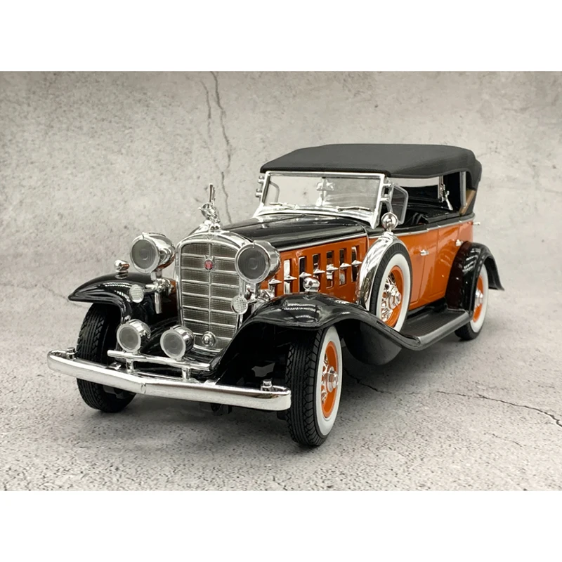 1932 V16 Sport Phaeton Diecast Model 1:18 Scale 5 1932 V16 Sport Phaeton Diecast Model 1:18 Scale - Image 5
