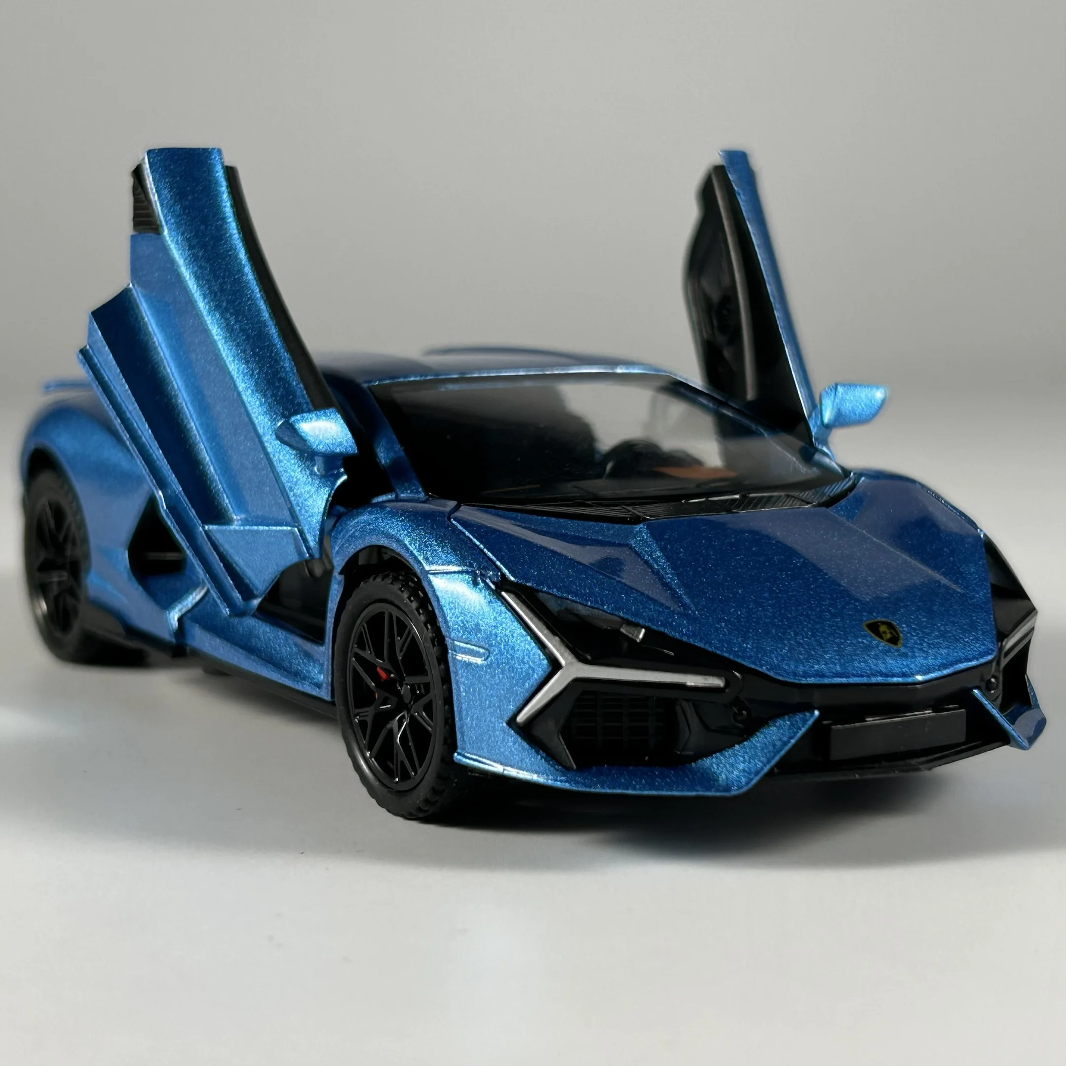 Vibrant Orange 1:32 Revuelto Diecast Supercar 4 Vibrant Orange 1:32 Revuelto Diecast Supercar - Image 4