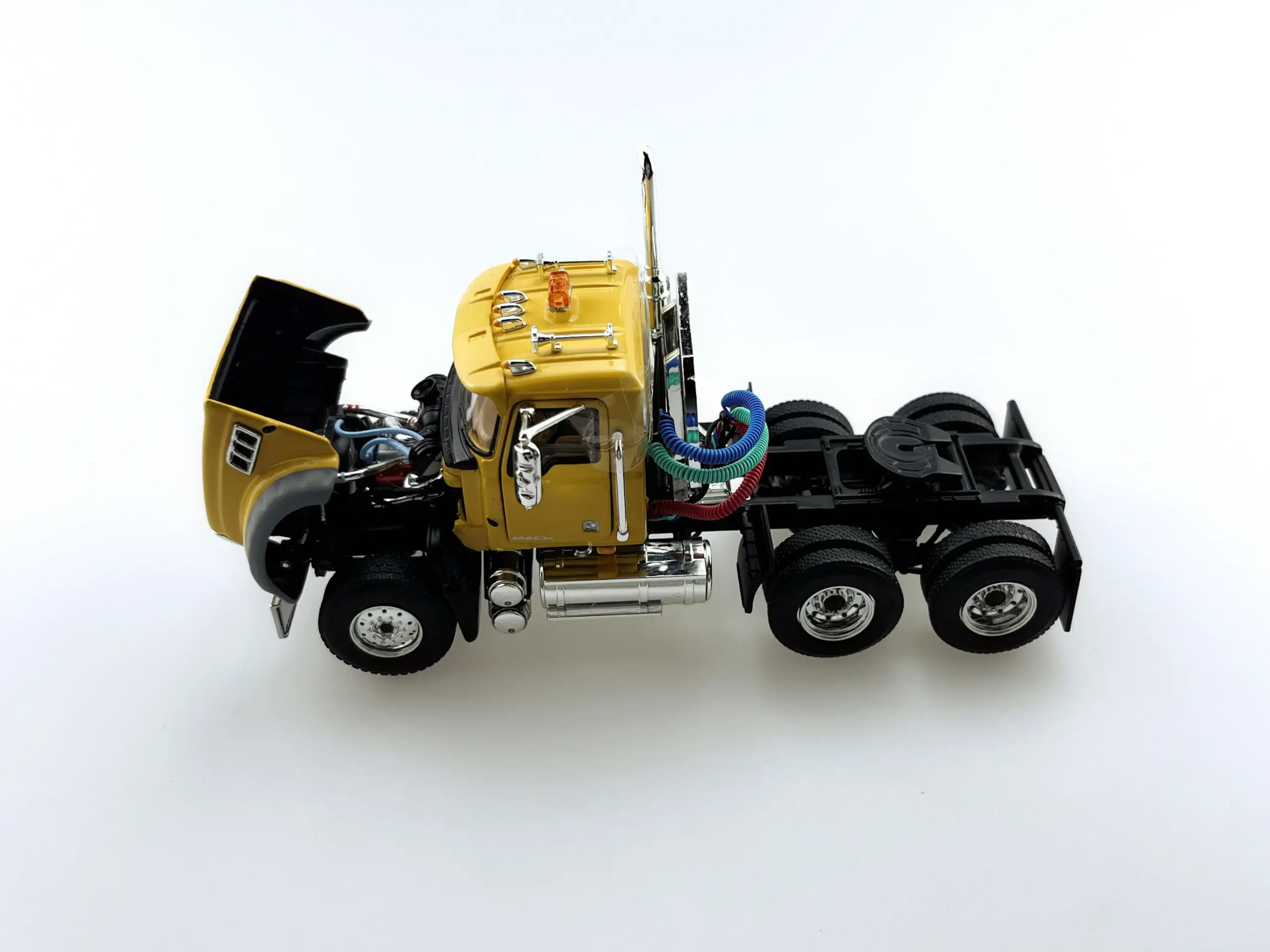 Diecast Mack Granite Model in 1:50 Scale 2 Diecast Mack Granite Model in 1:50 Scale - Image 2