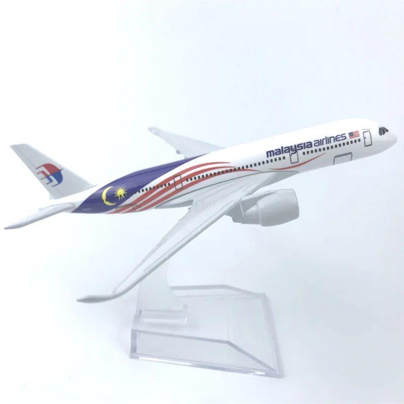 Airbus A350 Diecast Model 16cm with Stand 2 Airbus A350 Diecast Model 16cm with Stand - Image 2