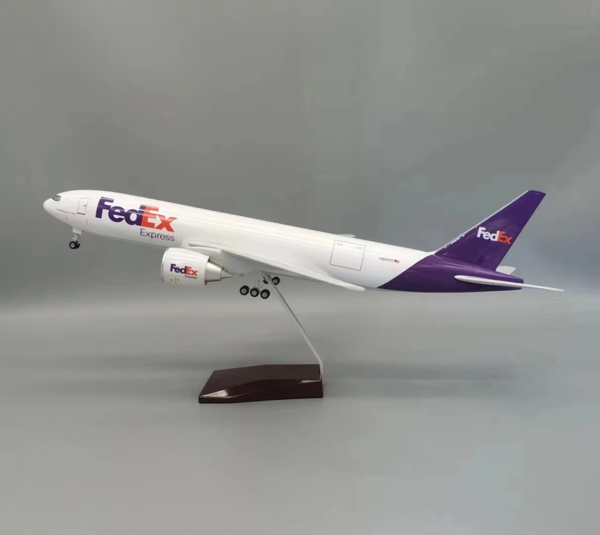 FedEx B777-200 Scale Model Aircraft, 47cm 4 FedEx B777-200 Scale Model Aircraft, 47cm - Image 4