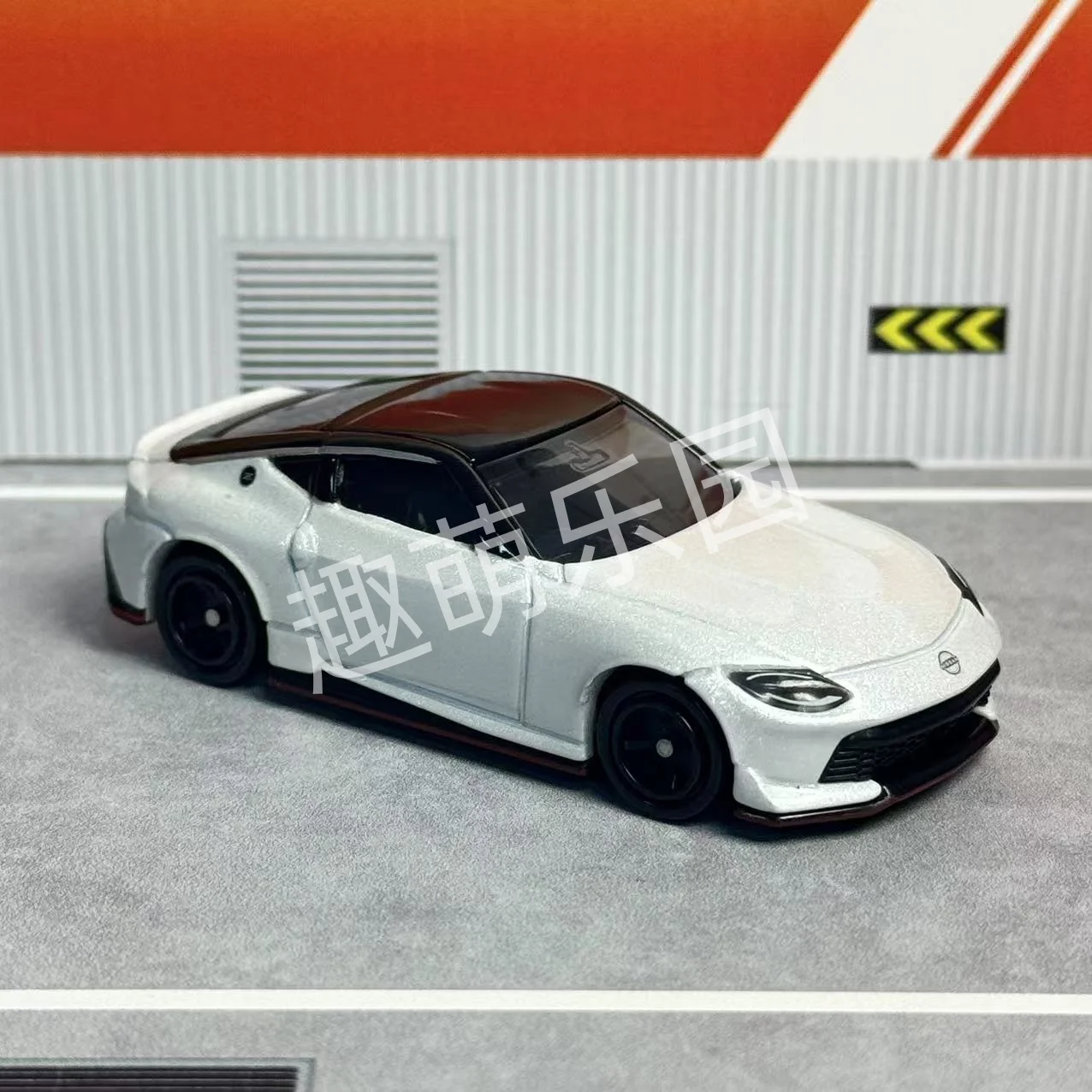 Takara Tomy Nissan Fairlady Z Nismo Diecast Model 1:64 5 Takara Tomy Nissan Fairlady Z Nismo Diecast Model 1:64 - Image 5
