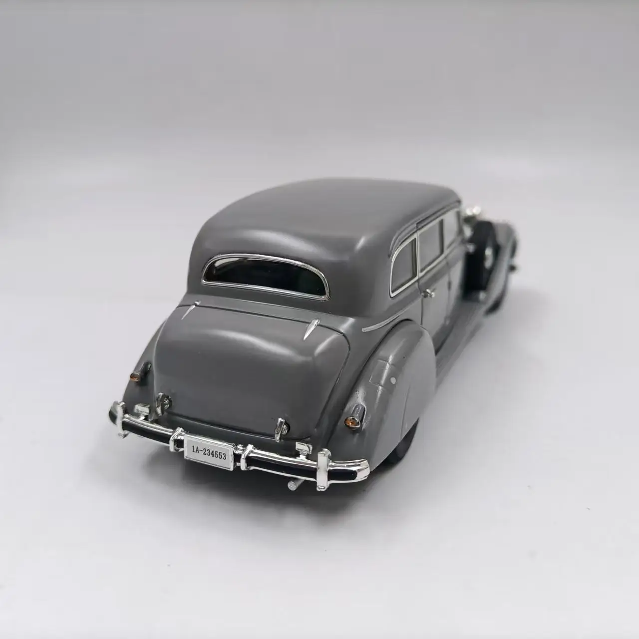 1:43 Classic Luxury Car Model Diecast 5 1:43 Classic Luxury Car Model Diecast - Image 5