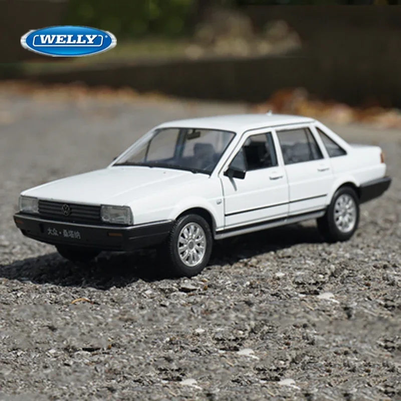 1:24 Scale Volkswagen Santana Car Model 3 1:24 Scale Volkswagen Santana Car Model - Image 3