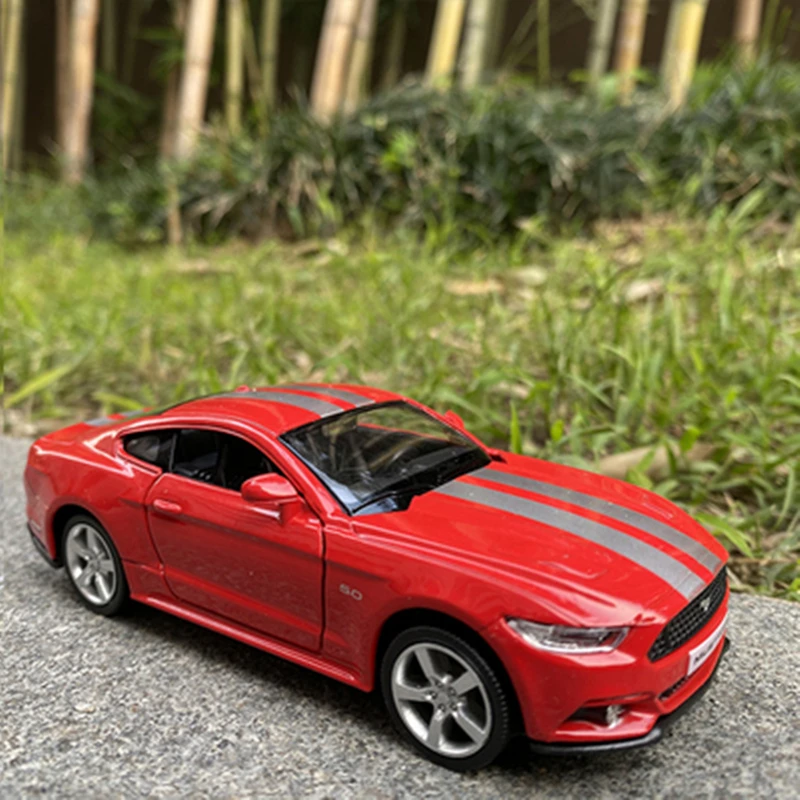 2015 Ford Mustang GT 1:36 Diecast Model 6 2015 Ford Mustang GT 1:36 Diecast Model - Image 6