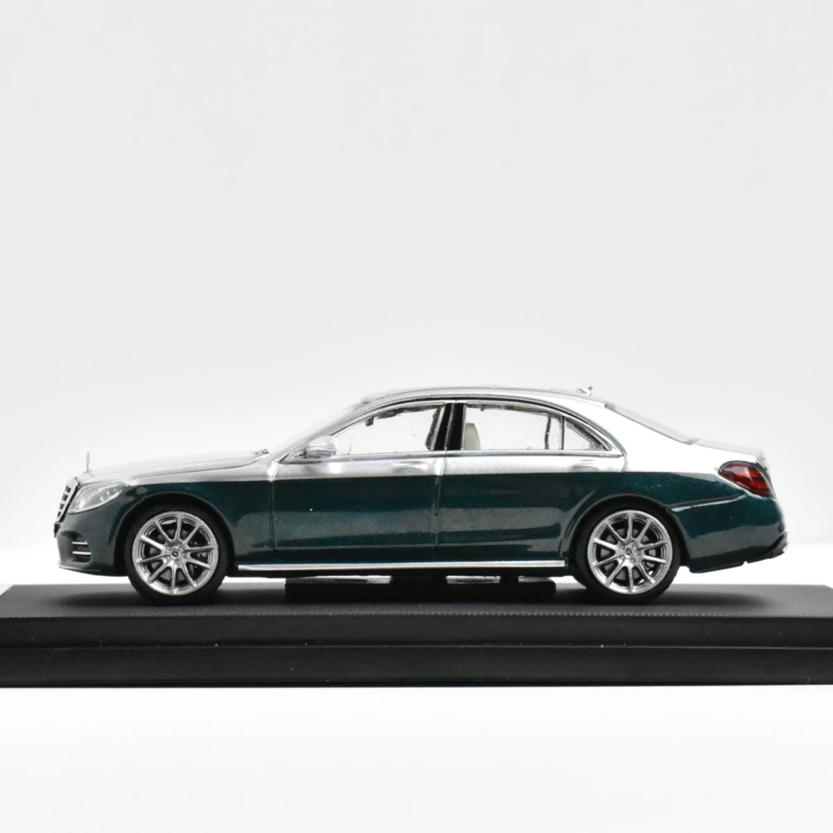 Mercedes-Benz S-Class W222 Diecast Model 1:64 Scale 5 Mercedes-Benz S-Class W222 Diecast Model 1:64 Scale - Image 5