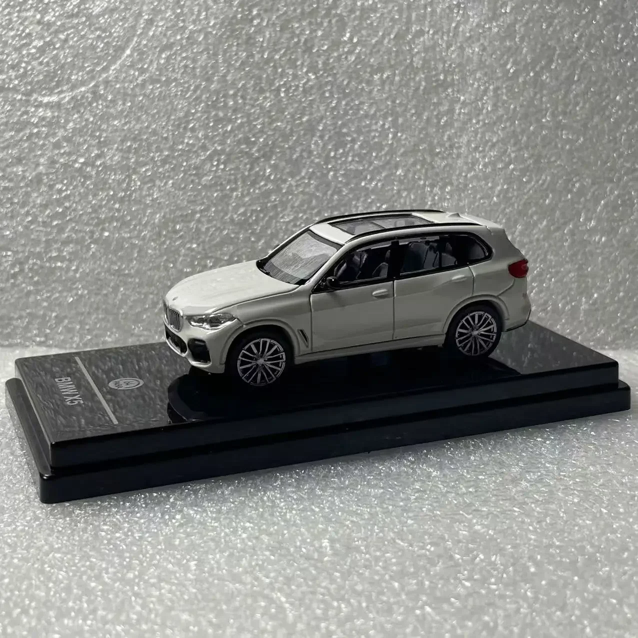 Dark Blue BMW X5 G05 1/64 Scale Die-Cast Model 8 Dark Blue BMW X5 G05 1/64 Scale Die-Cast Model - Image 8
