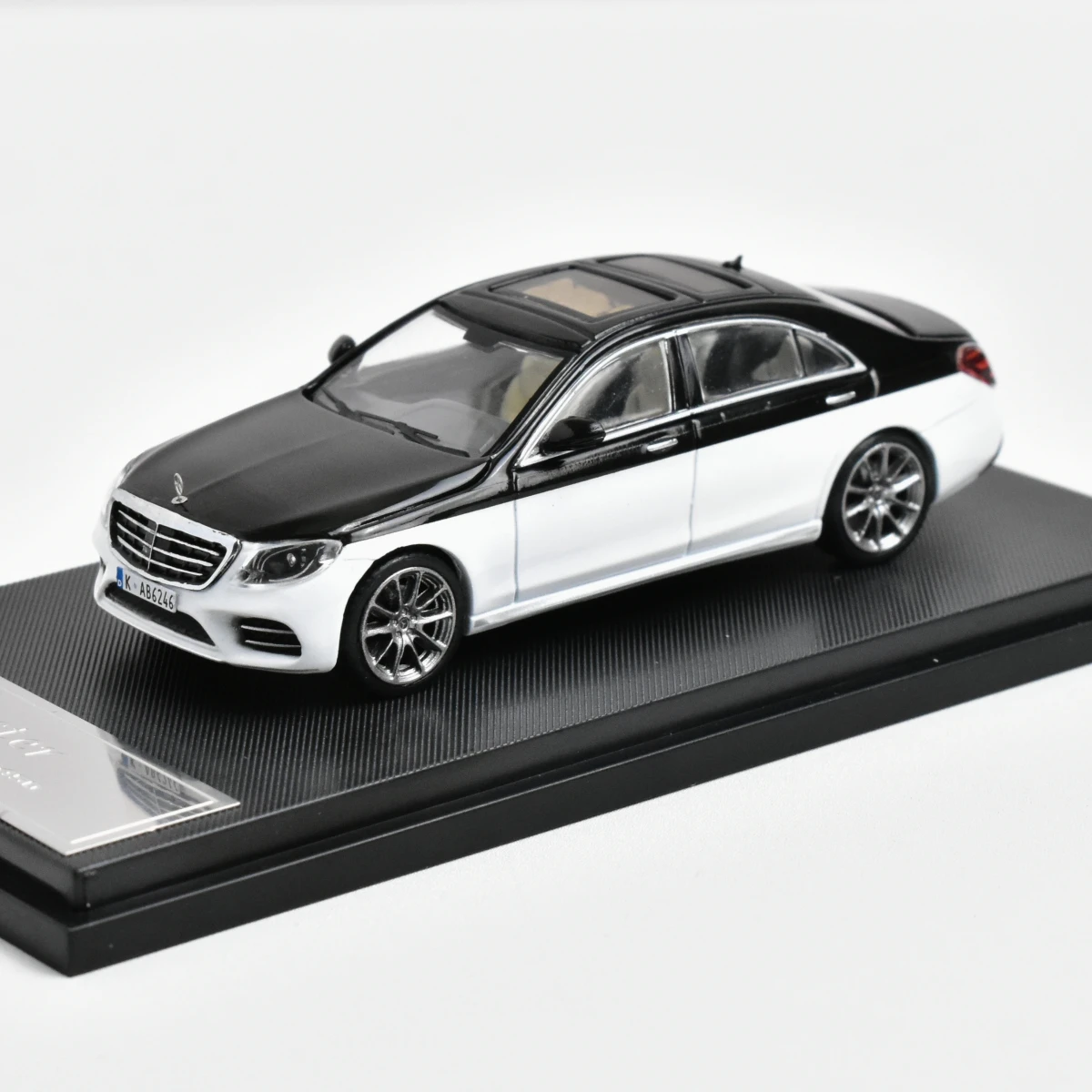 Mercedes-Benz S-Class W222 Diecast Model 1:64 Scale 3 Mercedes-Benz S-Class W222 Diecast Model 1:64 Scale - Image 3