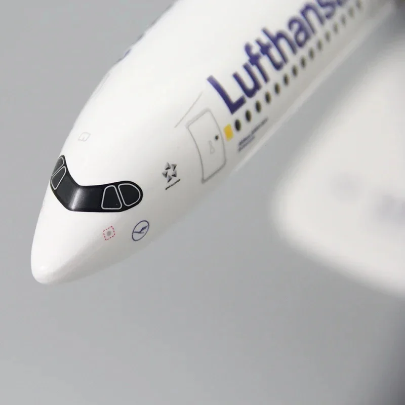 Lufthansa Airbus A350-900 1/200 Scale Diecast Model 5 Lufthansa Airbus A350-900 1/200 Scale Diecast Model - Image 5
