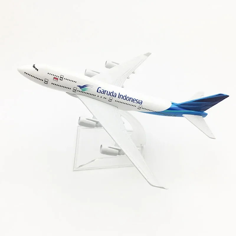 Garuda Indonesia Boeing 747 Diecast Model 1:400 4 Garuda Indonesia Boeing 747 Diecast Model 1:400 - Image 4