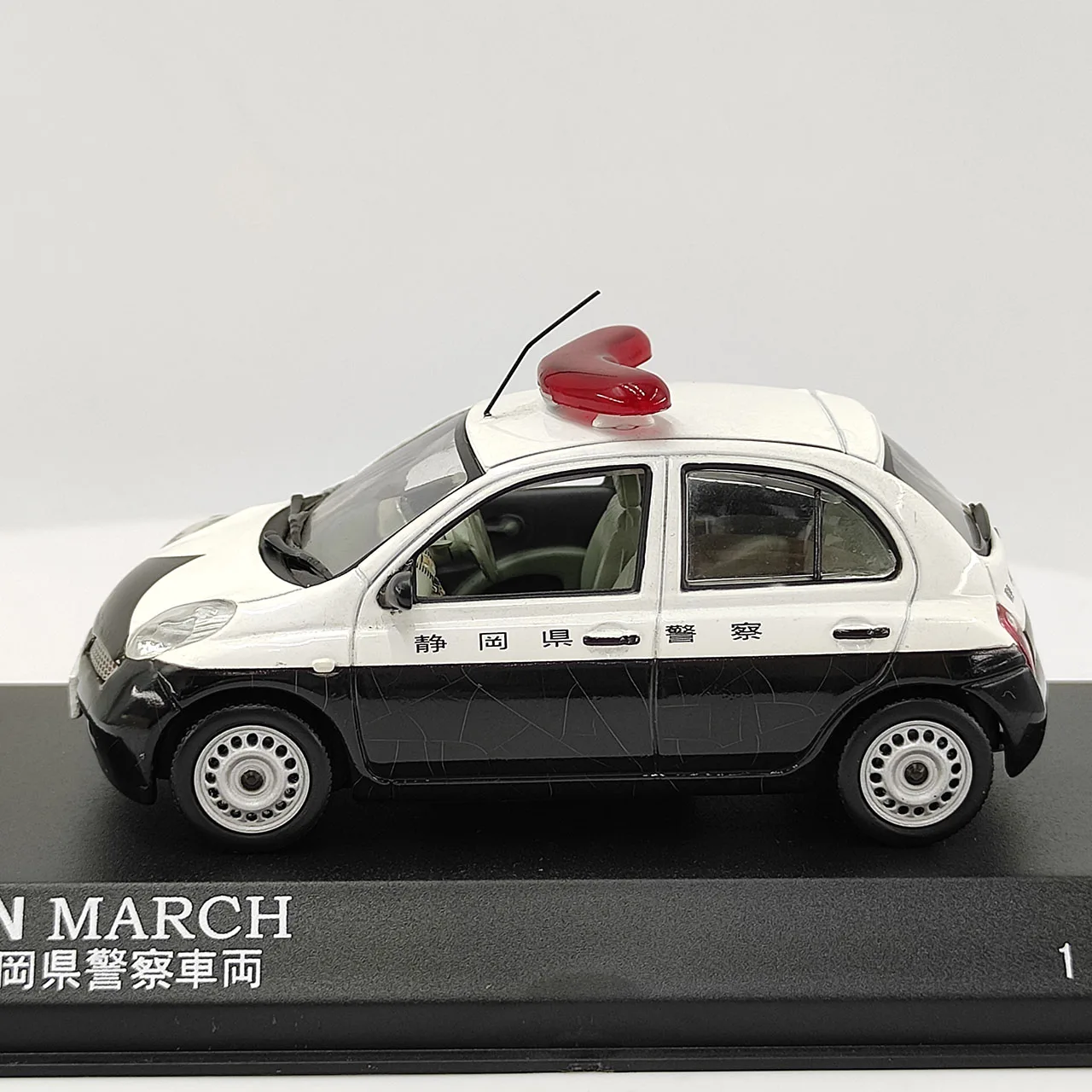 1:43 Scale Vintage Police Car Model 4 1:43 Scale Vintage Police Car Model - Image 4