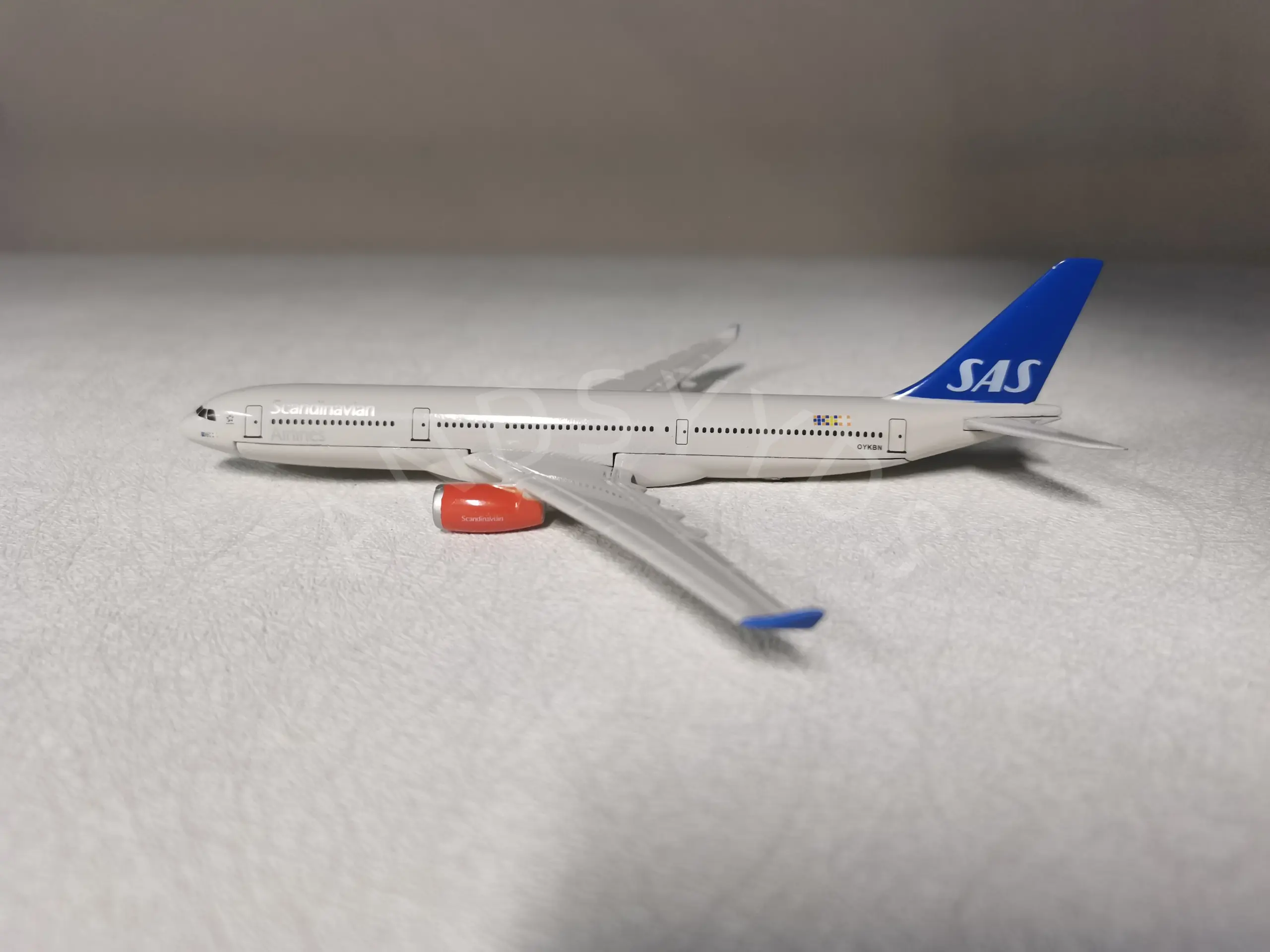 Scandinavian Airlines Airbus A330 Model 1:400 Scale 3 Scandinavian Airlines Airbus A330 Model 1:400 Scale - Image 3