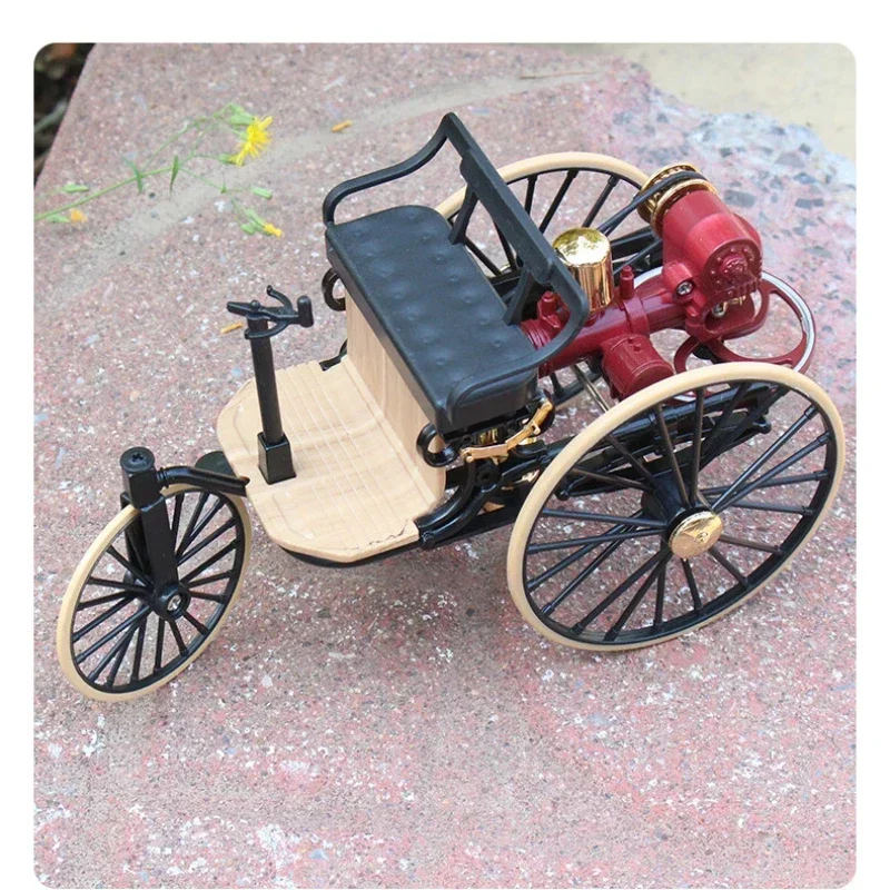Vintage 1886 Car Model 1:12 Diecast Replica 3 Vintage 1886 Car Model 1:12 Diecast Replica - Image 3