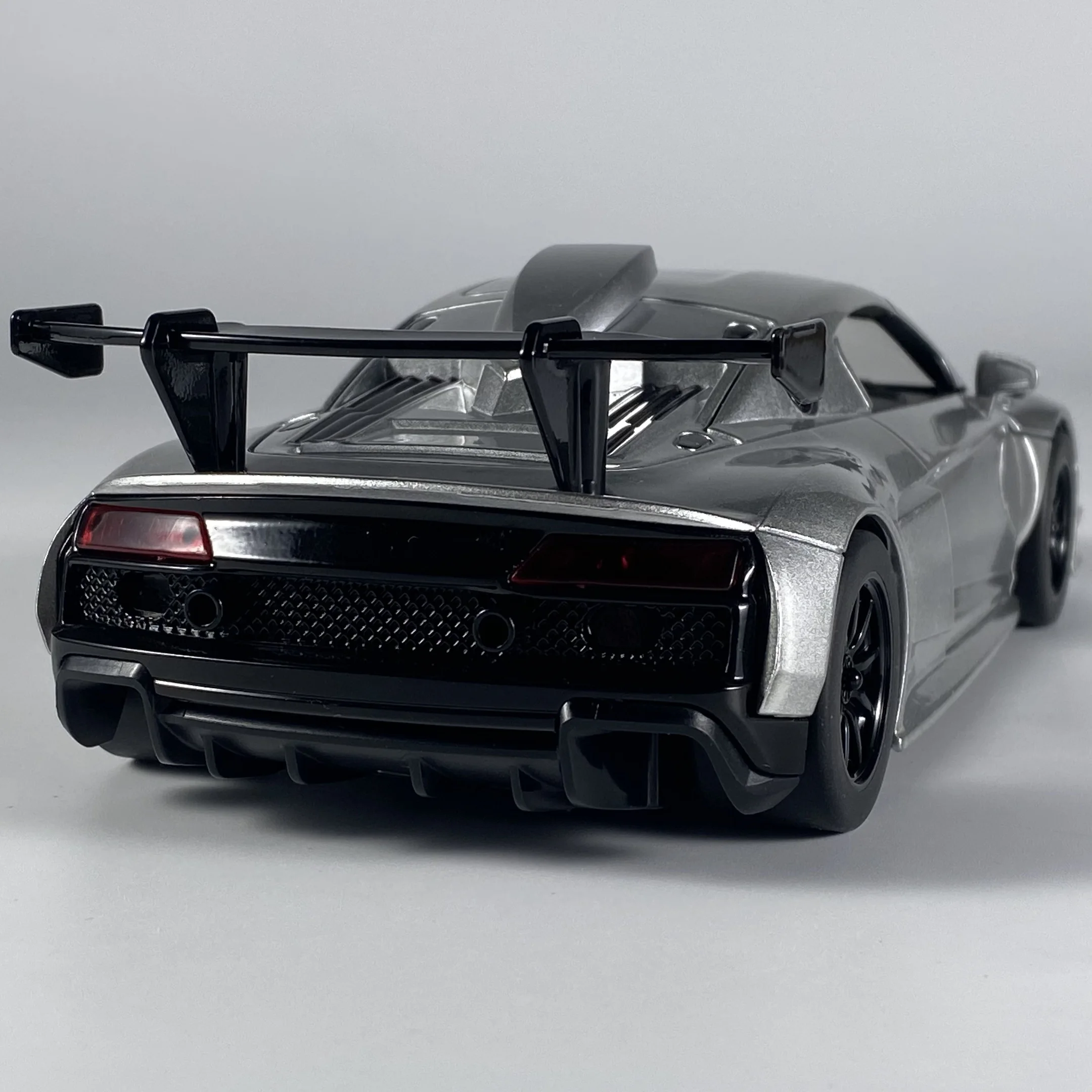 1:24 R8 LMS GT2 Diecast Model with Sound 6 1:24 R8 LMS GT2 Diecast Model with Sound - Image 6